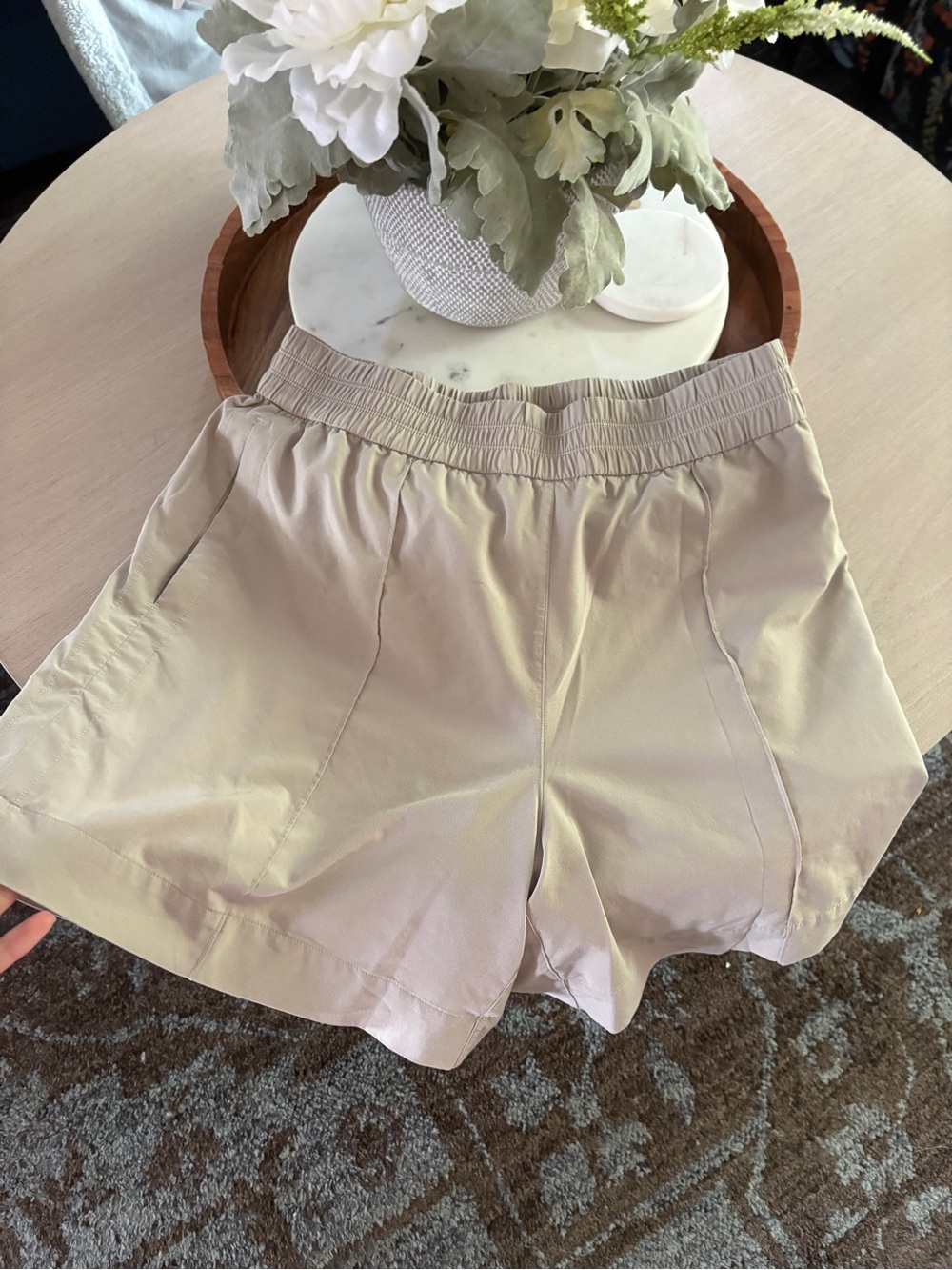 Womens lululemon breezily shorts 6in, light sand